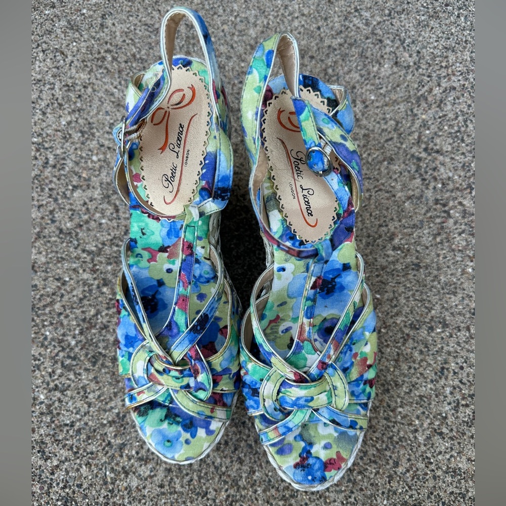 Poetic License high platform sandal, size 8, blue multi with gold braid